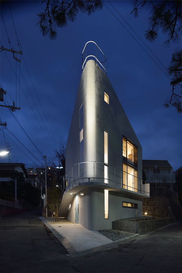 斎藤准教授の家　House in Mikage-yamate