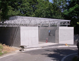 東京造形大学　資源集積所　相原駅前バス停　Tokyo Zokei University Resource Stock Building Bus shelter at  Aihara Station